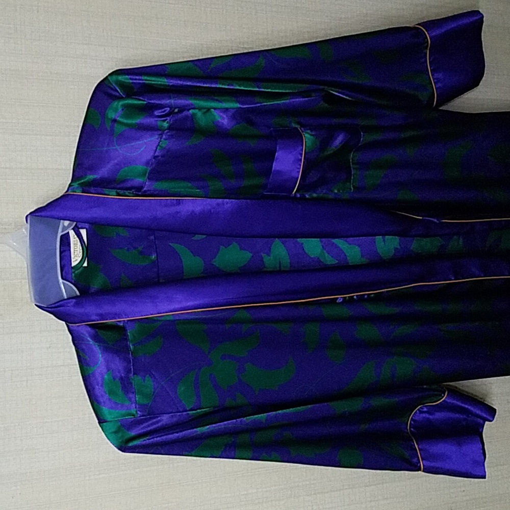 Vintage Victoria's Secret Gold Label Robe - Picture 2 of 16